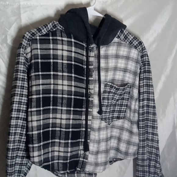 American Eagle Outfitters Tops - American eagle flannel hooded crop top Y2k